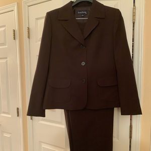 Evan Picone womens 2 pc classic pant suit hardly worn